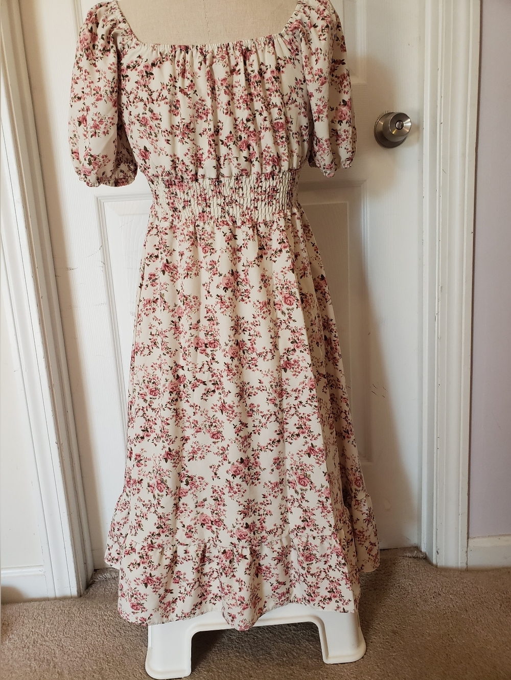 Floral Smocked Midi Dress in Cream and Pink Size Medium - Picture 2 of 3